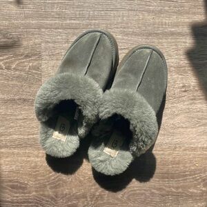 ugg women’s cozy disquette slides in size 7 charcoal gray